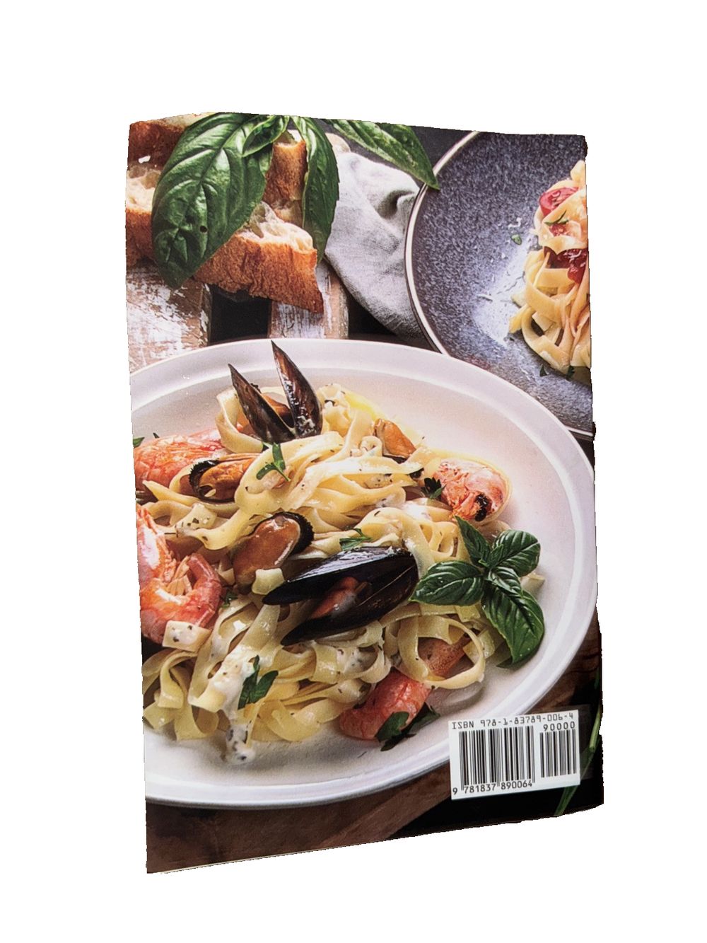 Italsk Recepty 2022: Lahodn a Autentick Recepty Na Dezerty, DaveyDooDeals – the cover of the cookbook, featuring a plate of pasta and musse…
