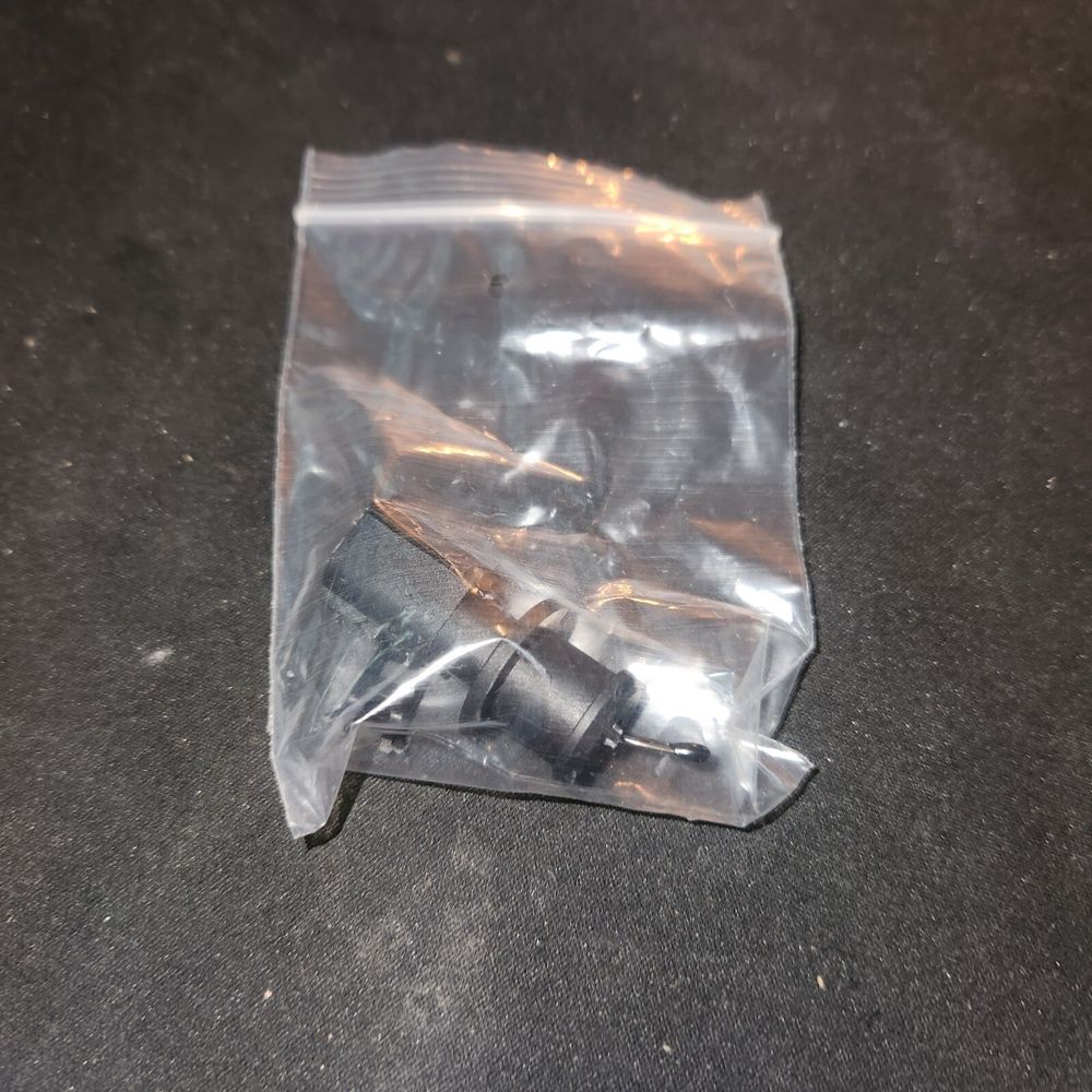Walker Products 210-1047 Air Charge Temperature Sensor – a plastic bag with a piece of plastic on it