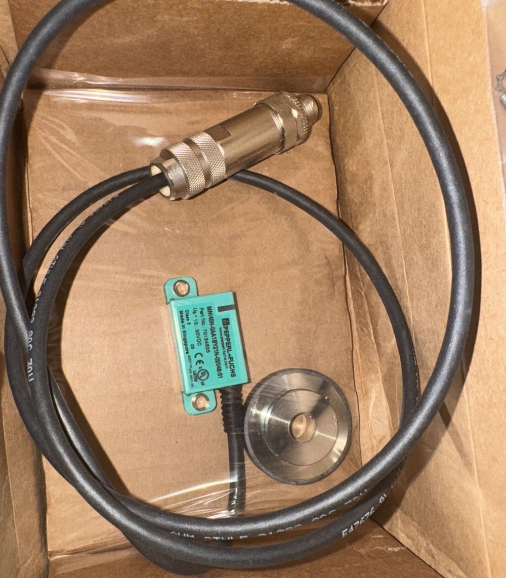 Wni40N-0AA1BY21N-02048:01 70154635 Pepperl+Fuchs, DaveyDooDeals – a box with a hose and a hose