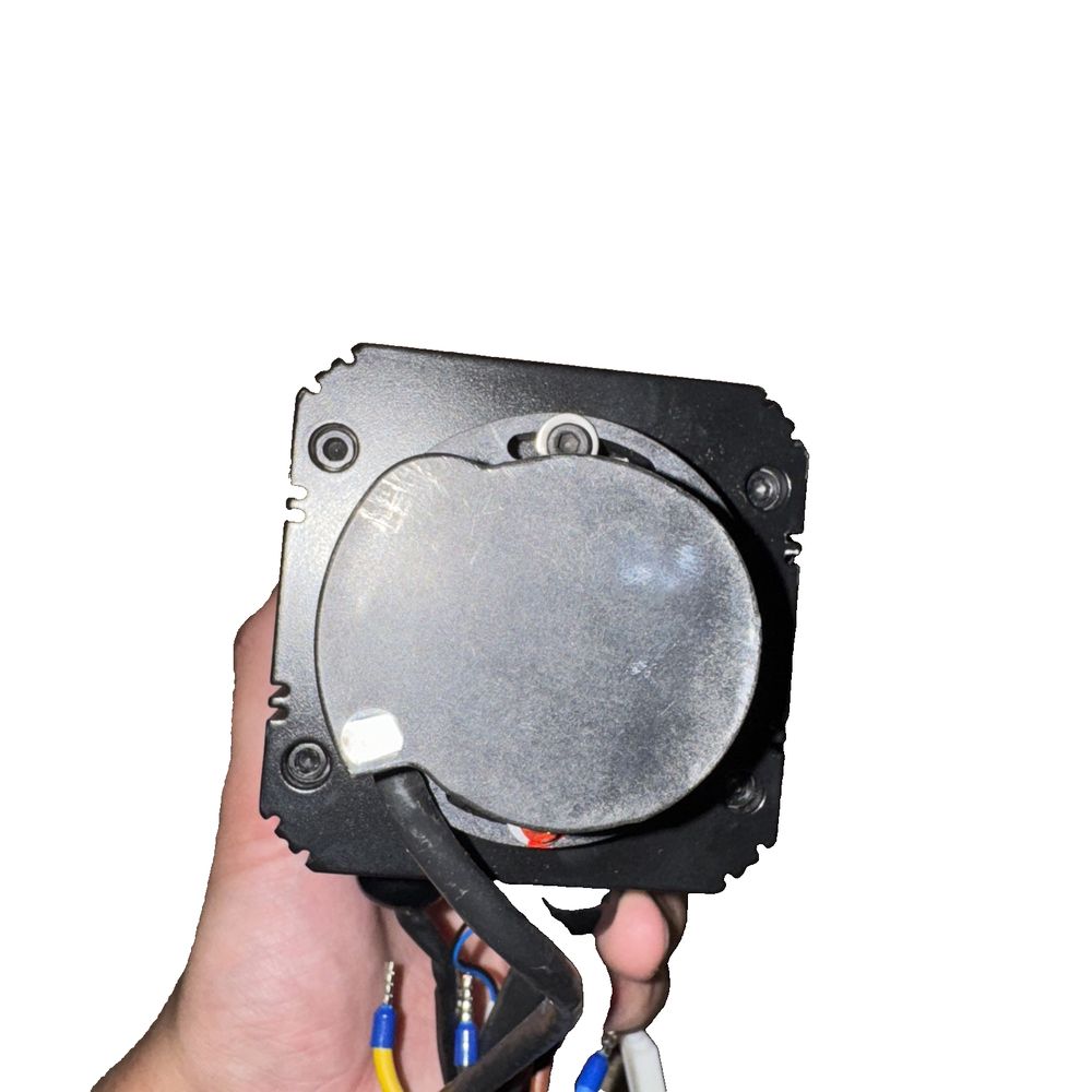 Infranor Mavilor Servo Motor FP0207900999B9 FP-0207 – a hand holding a fan with wires attached to it