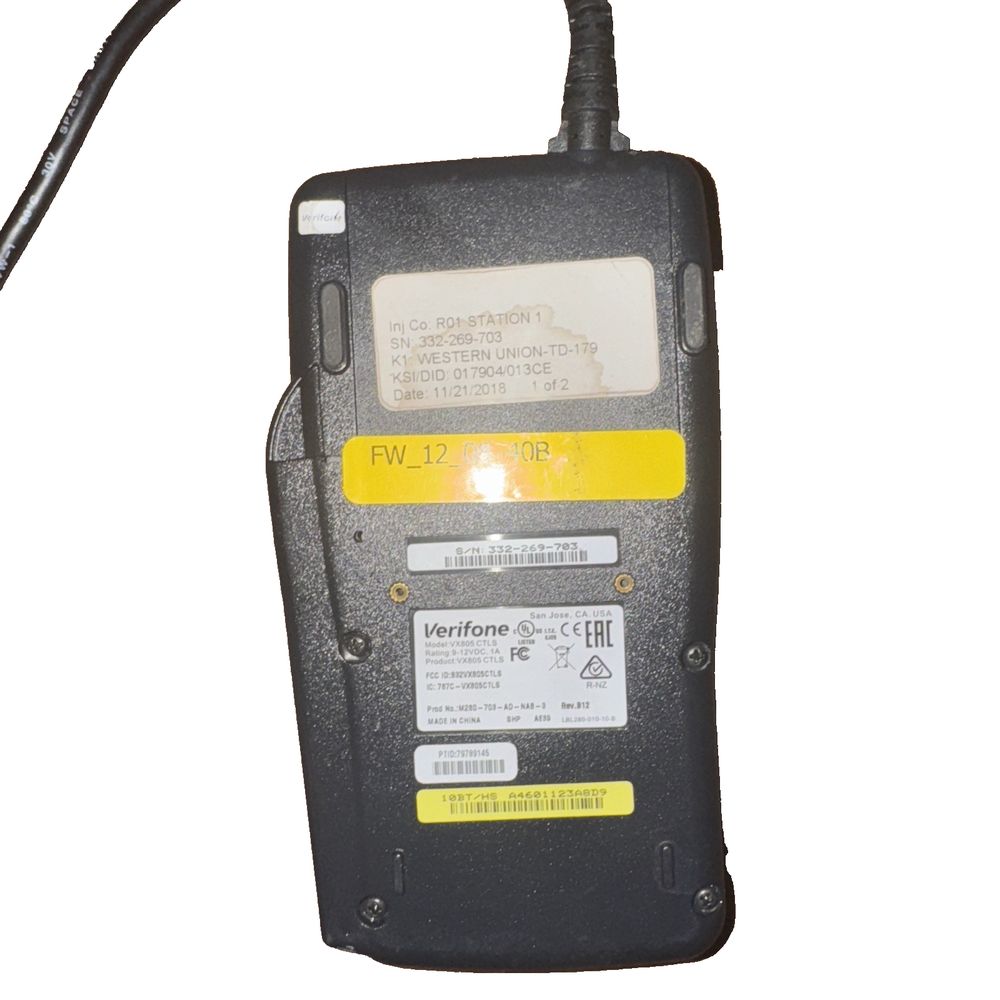 Verifone VX805 EMV/CTLS PIN Pad – a black and yellow power cord with a white background