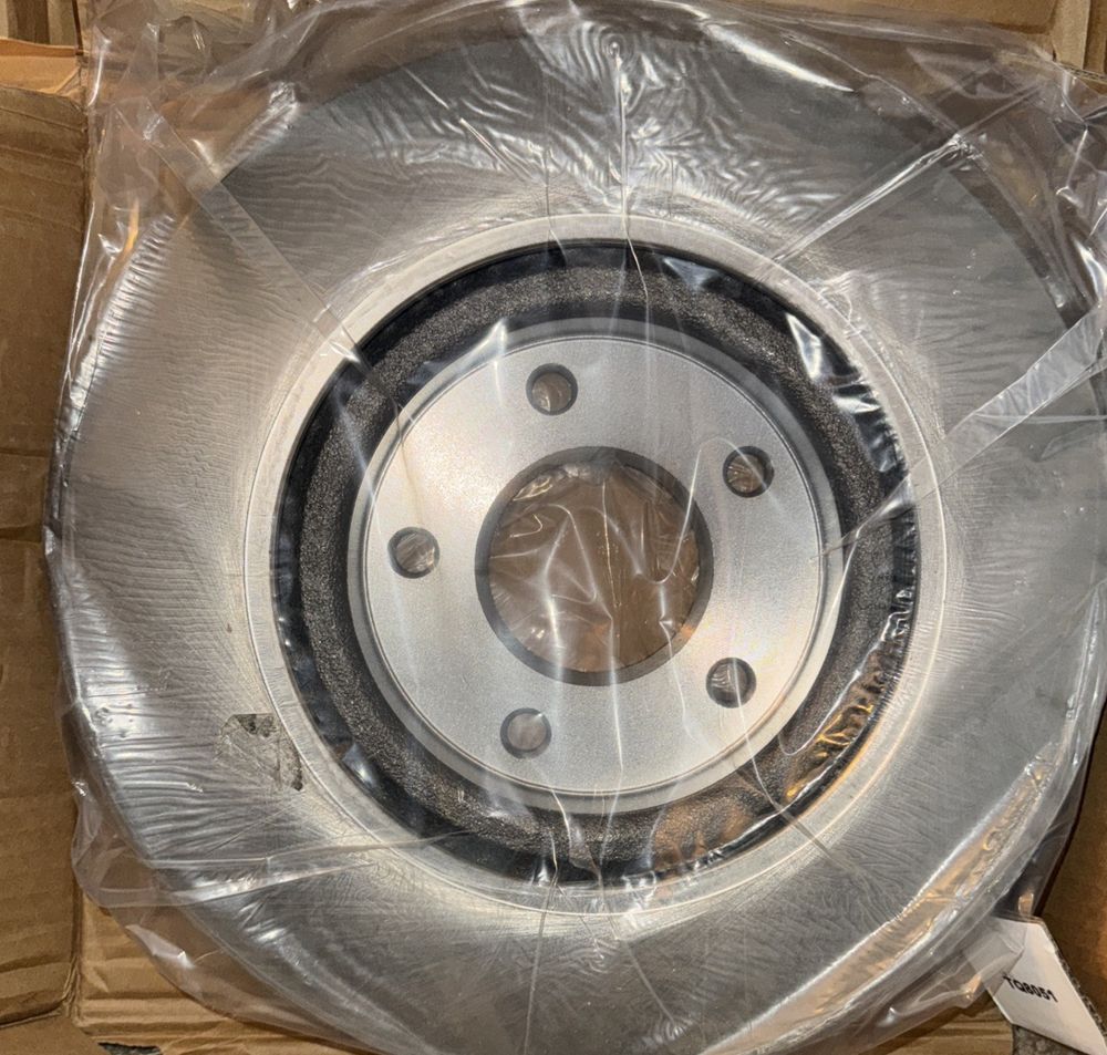 Disc Brake Rotor-Top Quality Rotor Front Transit fits 13-19 Nissan 8-981780, CMX – a wheel with a plastic wrap around it