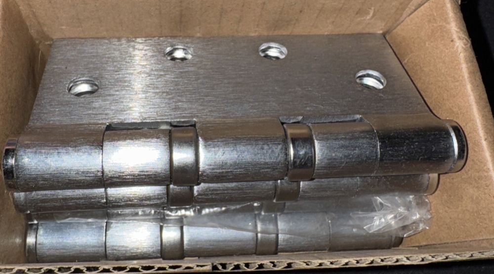 ASSA ABLOY 4 1/2X4 TA2714 26D 3 Pack (6 Total), Mckinney – a box with a metal object inside of it