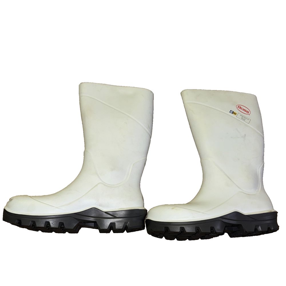 Boss White Rain Boots Size 9 F2413-18 Steel Toe – a pair of white rubber boots with black soles