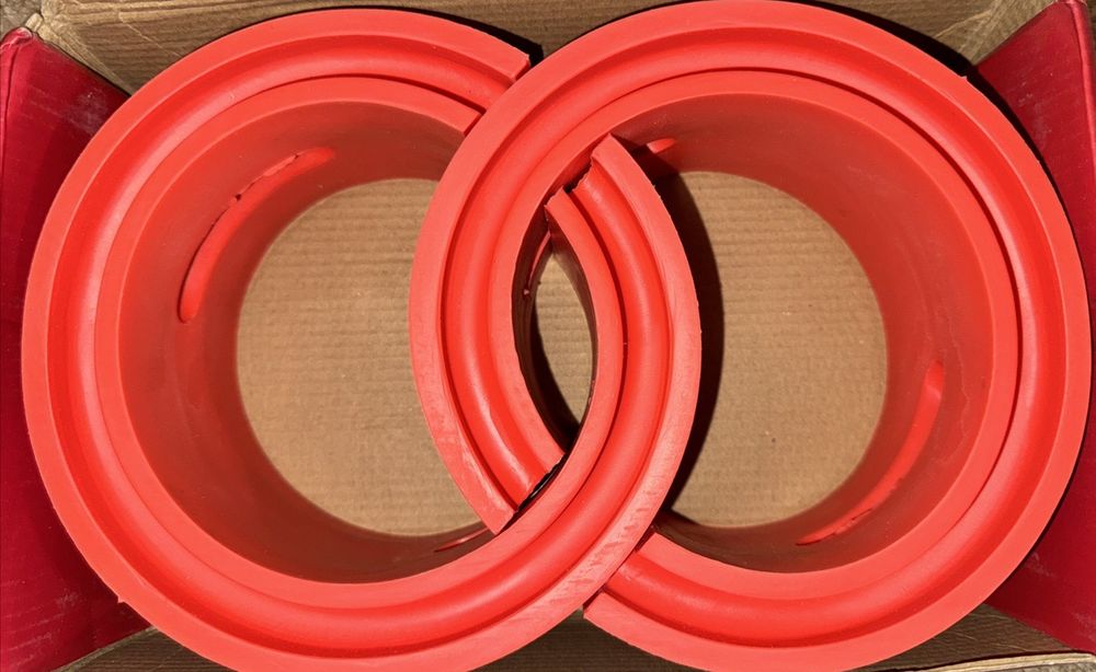 Performance Booster Kit 2pc Red Car Shock Absorber Buffer, DMT – two red plastic rings in a cardboard box