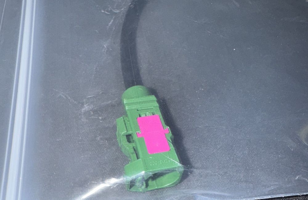 HIRSCHMANN CAR COMMUNICATION CABLE 955-621-602 – a green and pink toy car