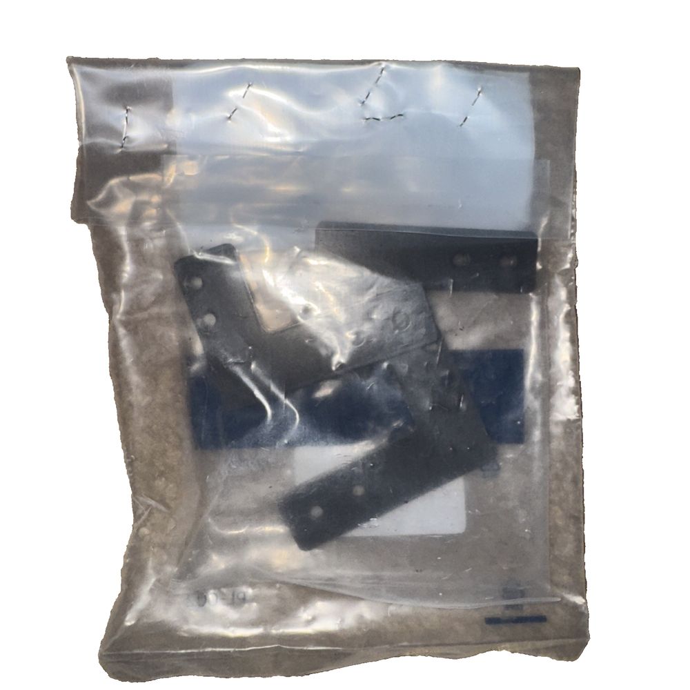 3PC (SP-PL) Bracket Volvo 55223791 – a bag of black and white paint