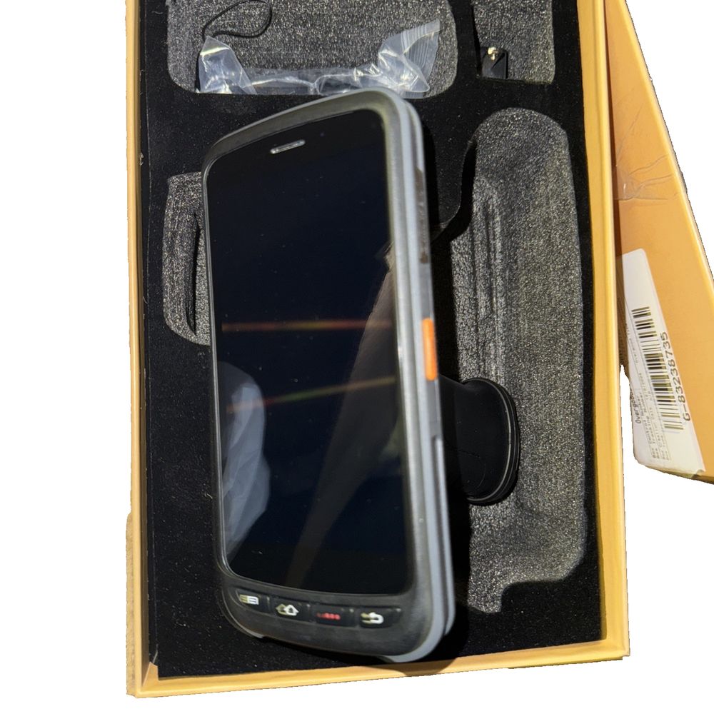 Android Barcode Scanner MUNBYN Ar IPDA087P-2D-BK-UK – a cell phone in a box with a black cover