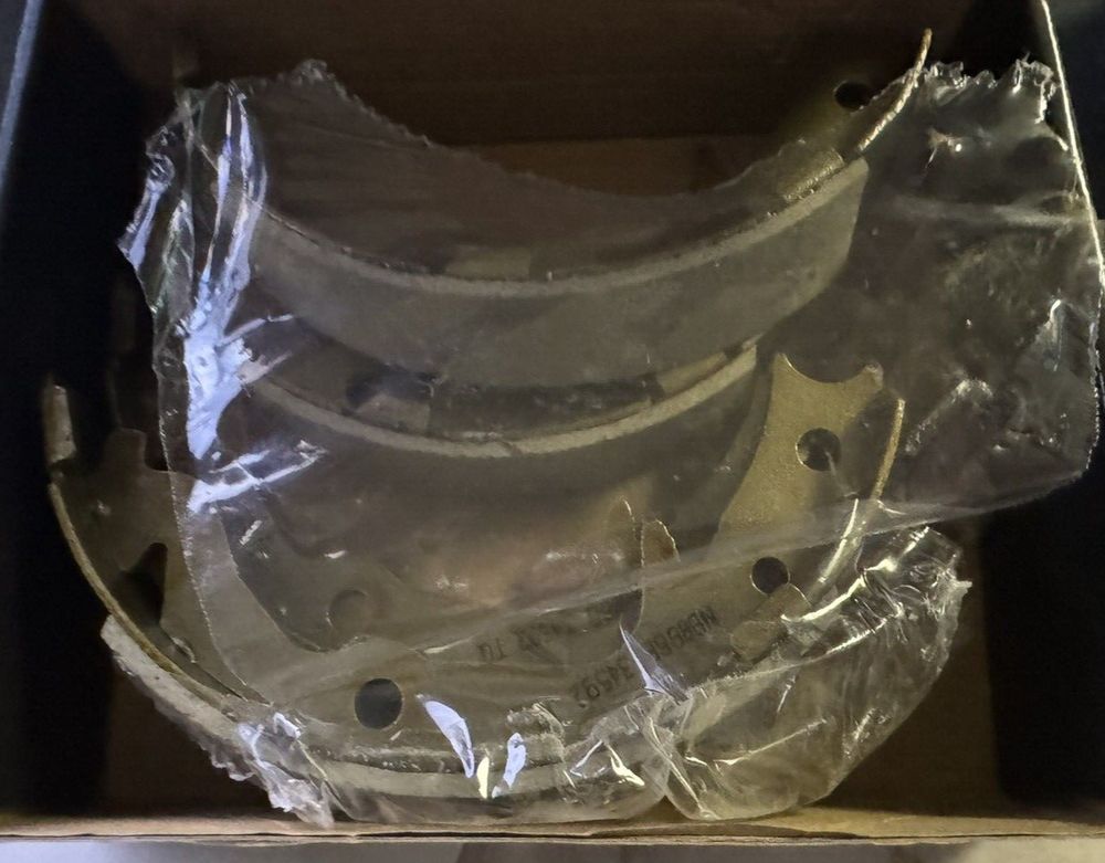 Rear Parking Brake Shoe NB-886B Replacement For Jeep Chrysler Mitsubishi Dodge, Top Quality – a box of clear plastic cups
