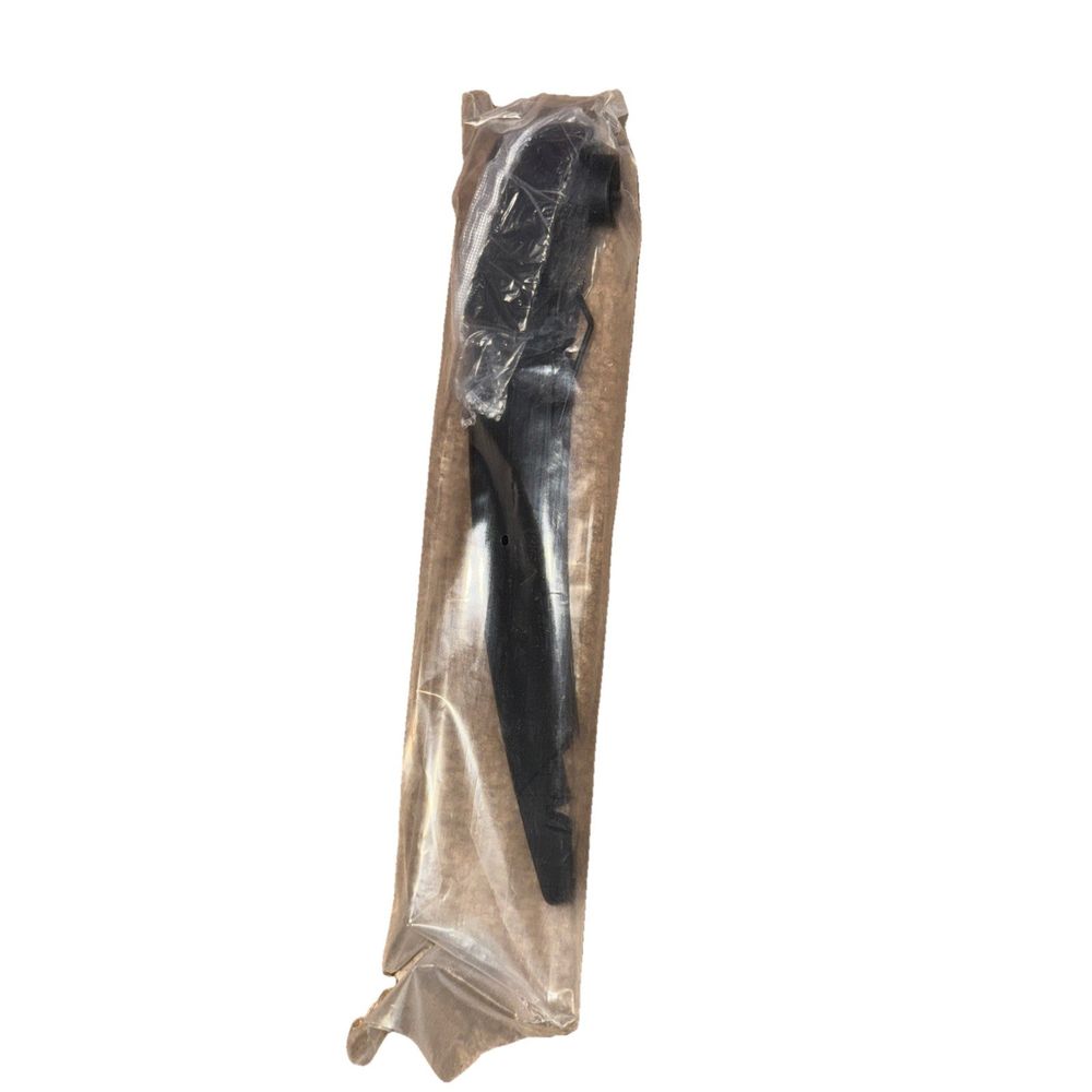 URO Parts Windshield Wiper Arms 61 62 2 754 287 KIT – a black cat in a brown bag