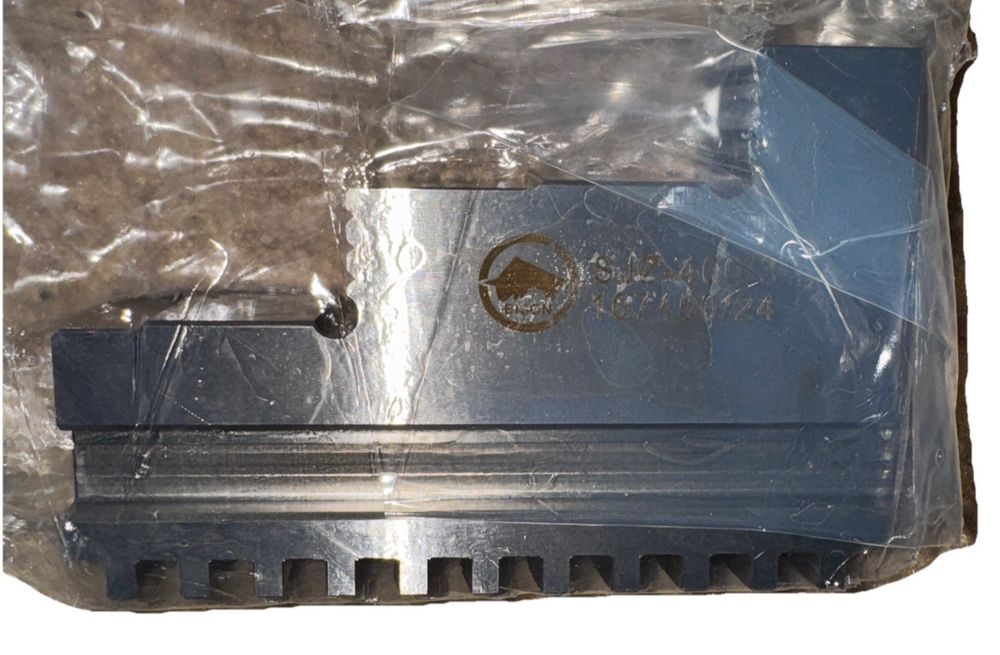 Bison drill jaw set SJZ 400/3 (Comes with all 3), Bison Designs – a plastic bag with a piece of metal on it