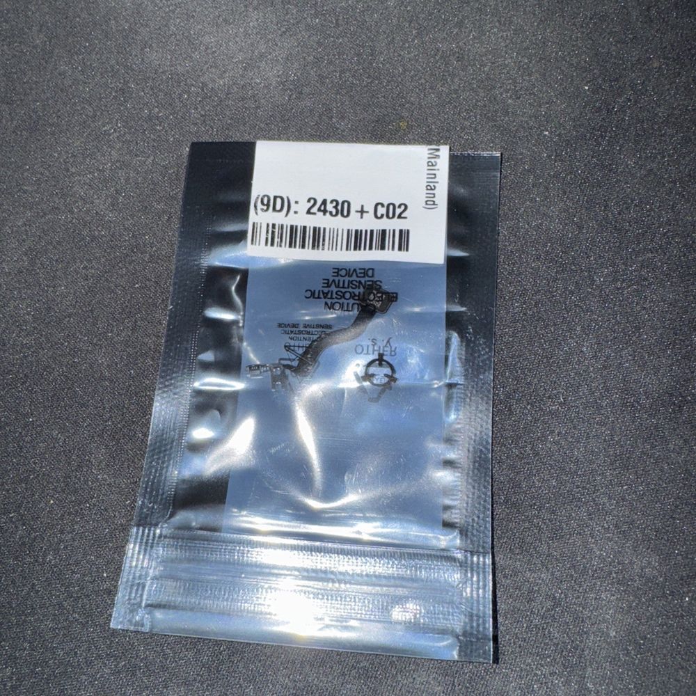 Apple A2485 MacBook Pro M1 Lid Angle Sensor Cable 661-23648, Unbranded – a bag of food sitting on the ground