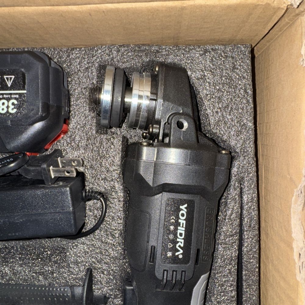 YoFidra Angle Grinder With 1 battery/Charger – a box with a camera and a camera