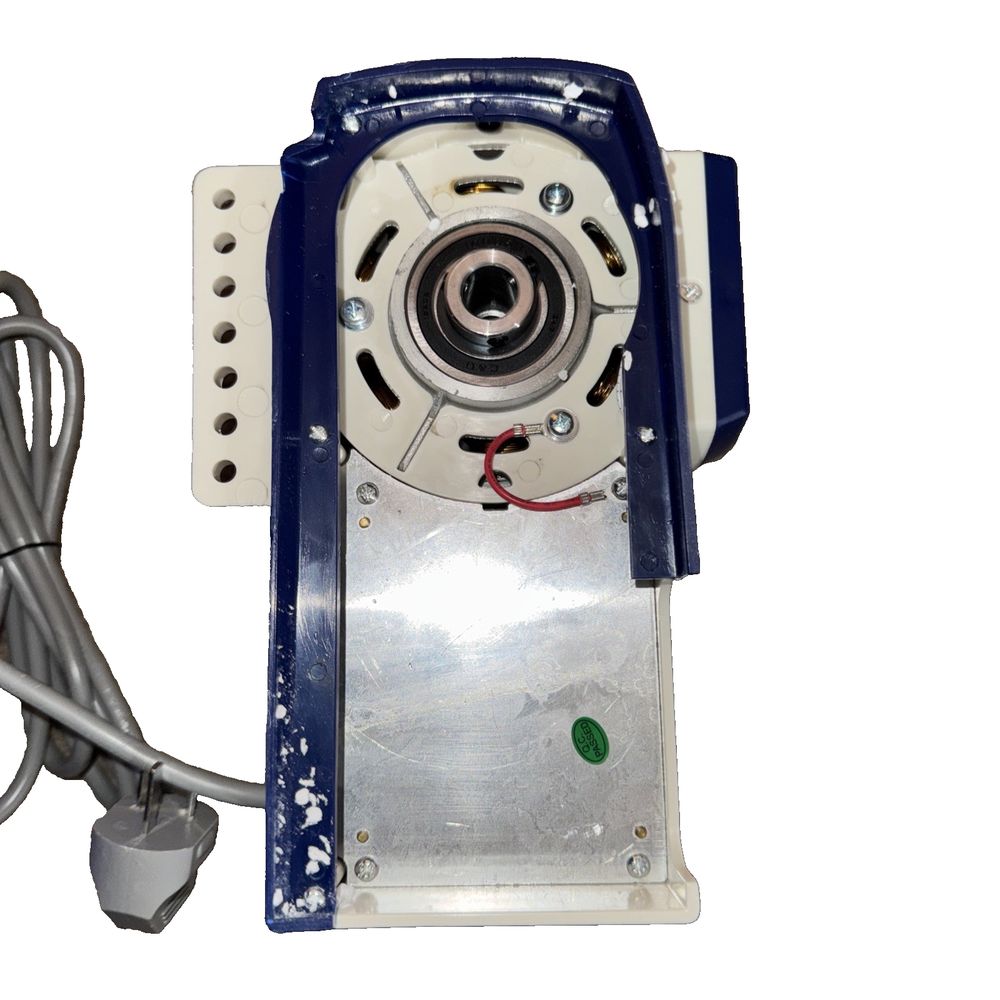 Tiang Hong Direct Drive Motor For JUki 8100e Sewing Machine EU Cord PLug – a small metal device with a power cord
