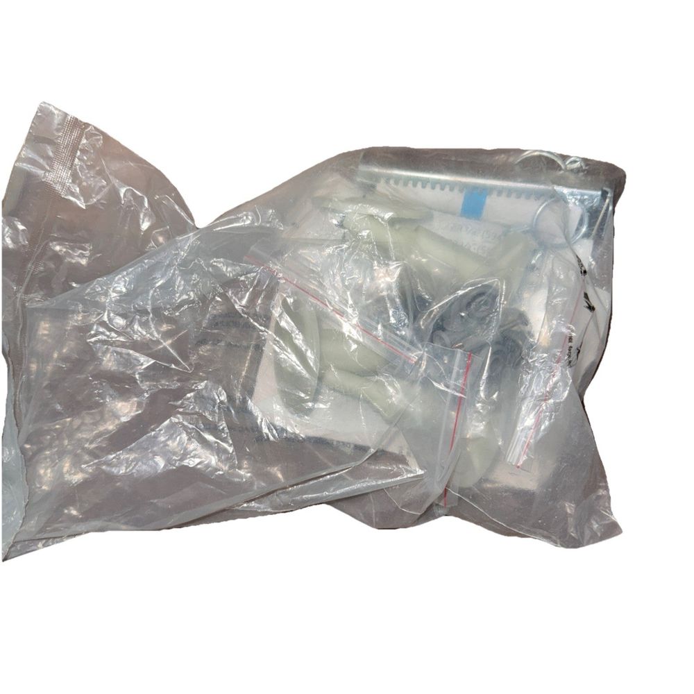 1784430130 ACCESSORIES PACK, Grundig – a plastic bag with a plastic handle