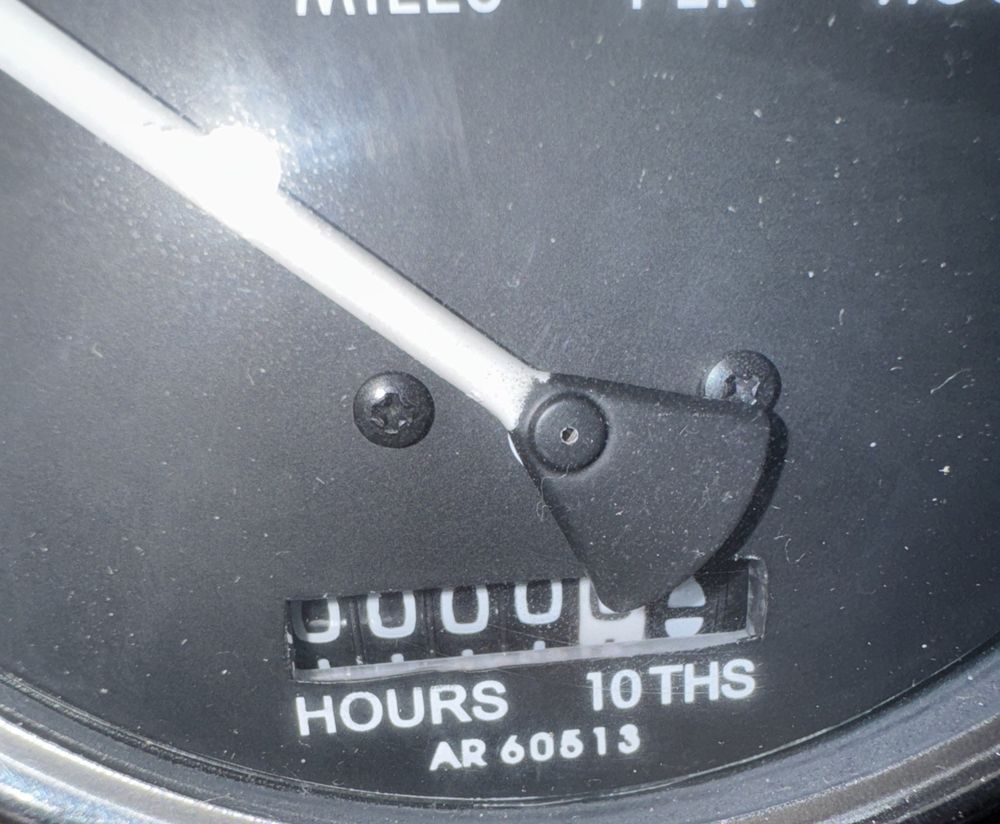 AR60515 Quad Range Tachometer For John Deere 404 4230 4240 4430 ETC, Aftermarket – a close up of a speedometer with a white arrow