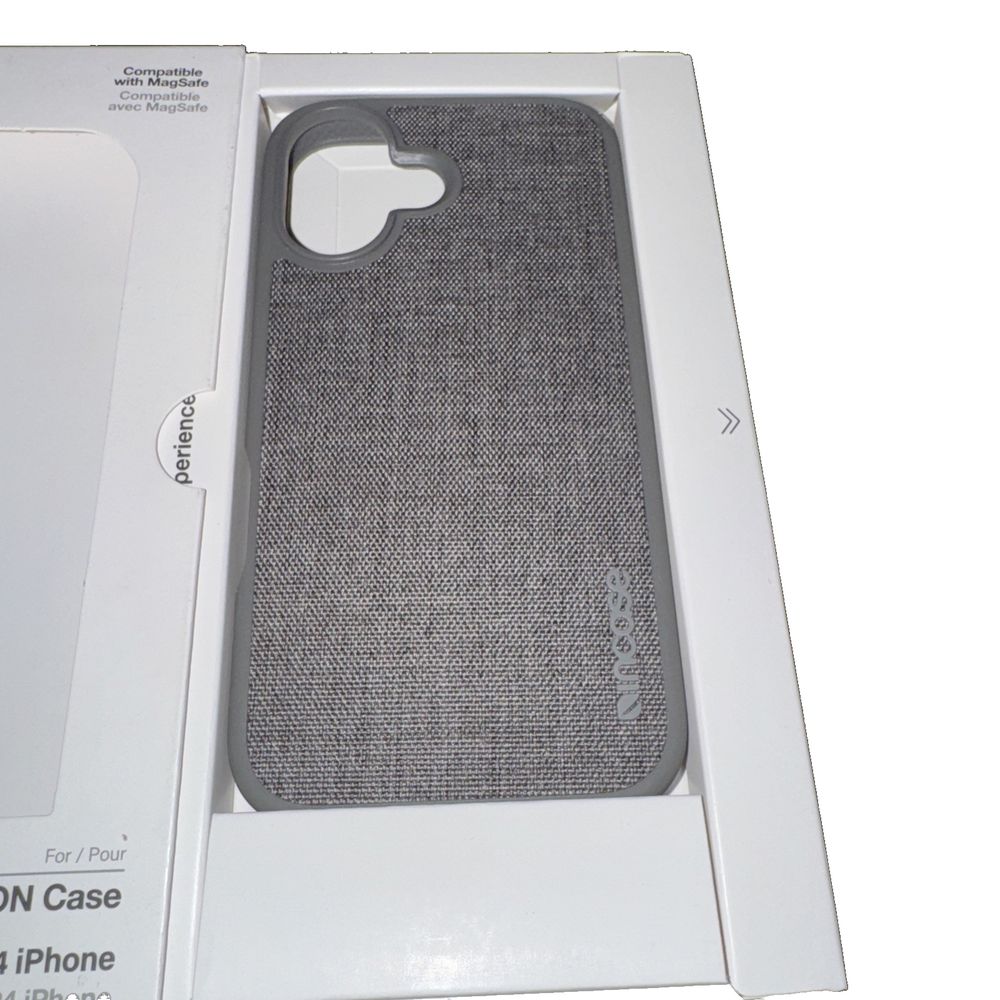 Incase ICON Case MagSafe for iPhone 16 – the box is open and the phone case is in it