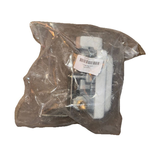 Flameking ACR6 2-STAGE AUTO CHANGEOVER LP PROPANE, Flame King – a plastic bag with a bottle of liquid inside