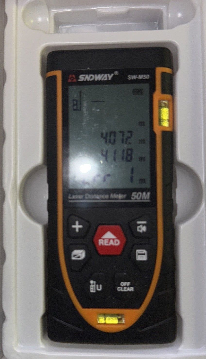 SNDWAY Professionele Laser AFSTandsmeter – a white box with a black and orange calculaant