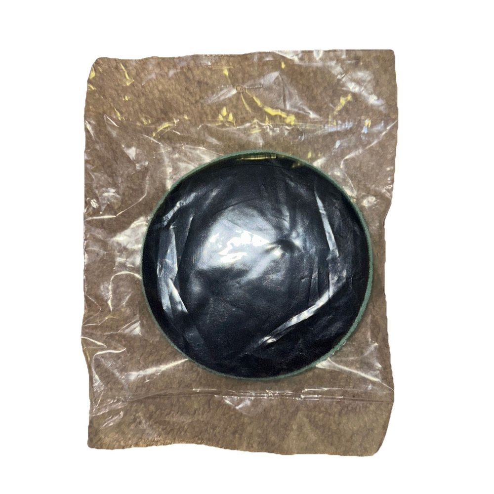 LAKE COUNTRY 6.5" GREEN FOAM LIGHT POLISHING PAD – a black object in a plastic bag