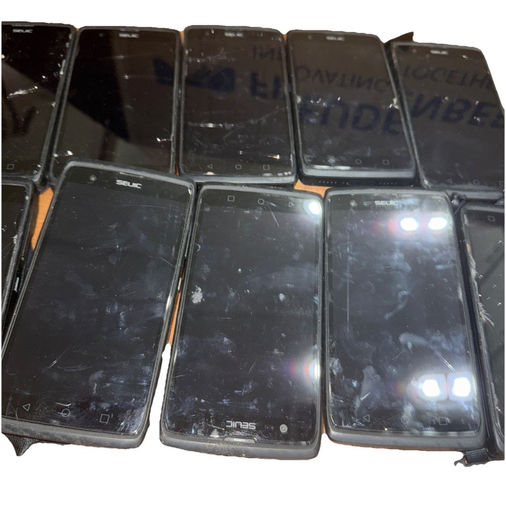 SEUIC CRUISE™1-(P) Handheld Computer Lot of 13 For Parts/Repair – a pile of cell phones with a broken screen