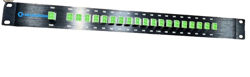 Solid Optics SO-CWDM-DUAL-Ultra Mux-18CH+moon-lc apc (No Cables) – a black and green strip with a white background