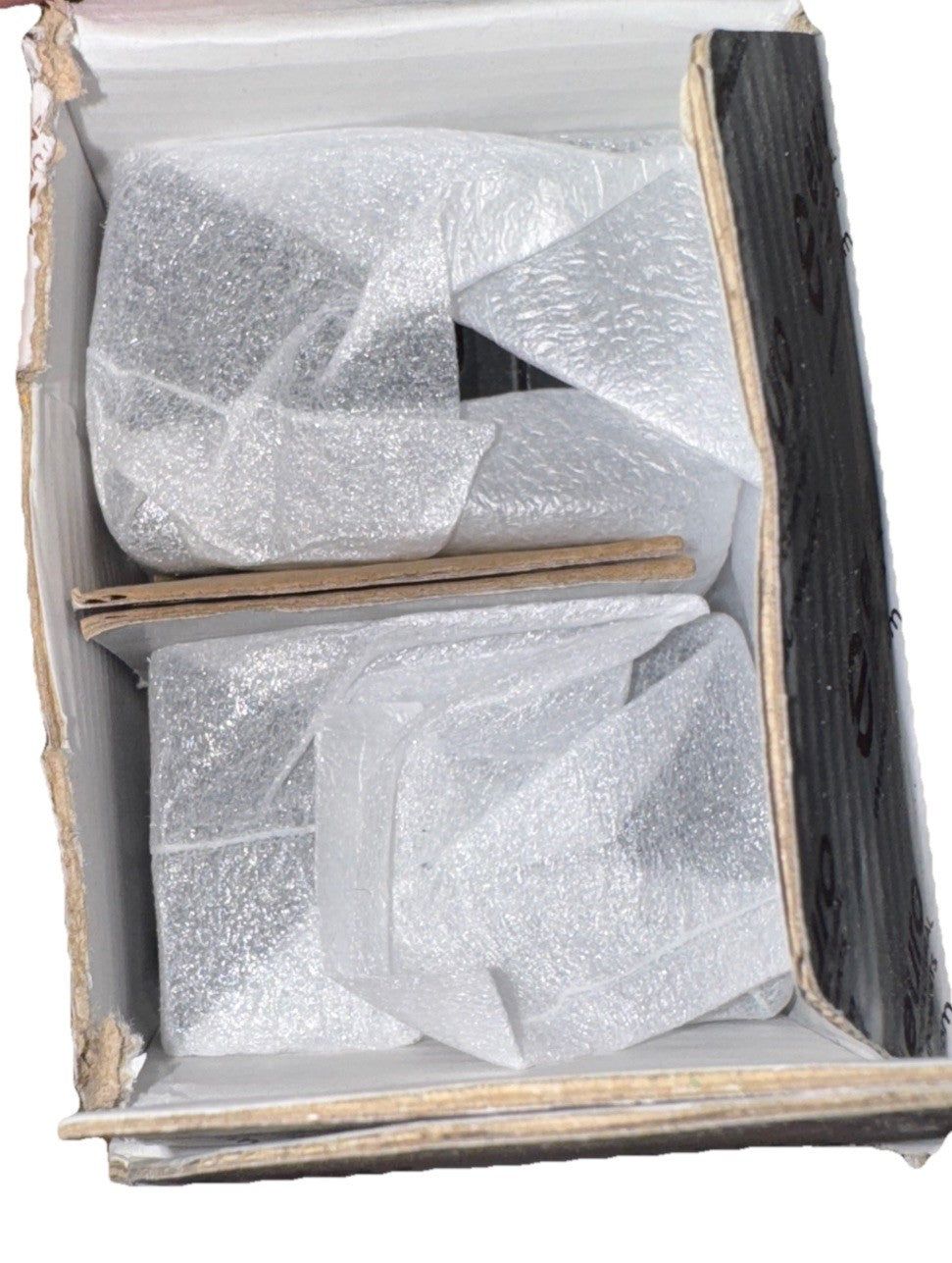 Large Square Glass Clip With Bottom Plate 55MMx55MM SS316/Black 4 PACK, Euro – a box of ice cubes with a white background