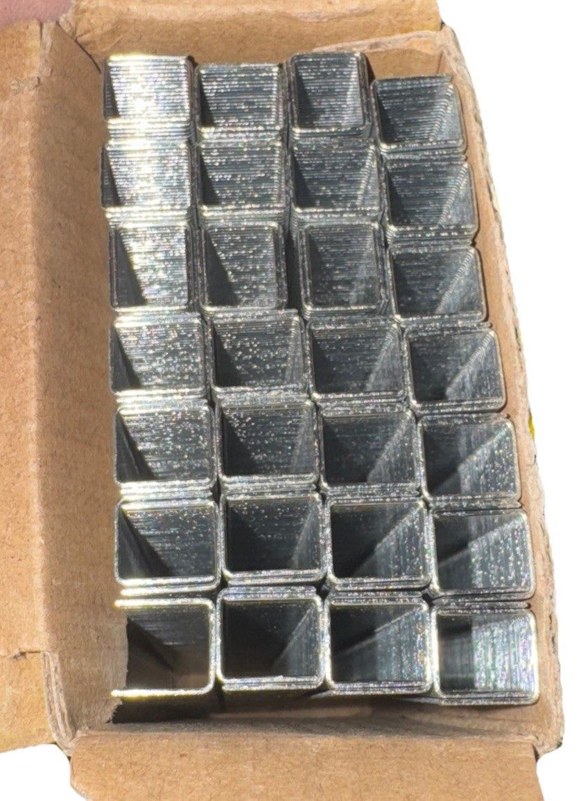 Phoenix High Tensile Upholstery Staples 10mm 22 Gauge 71/10 10000 pack – a box of metal bars