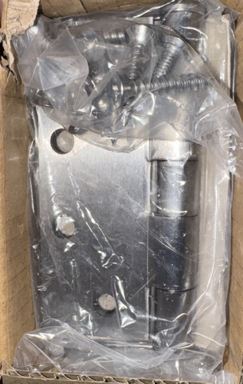 Door Hinges CB179 4.5"x4" 711453416 3 Pack, Best Hinges – a box with a metal object inside