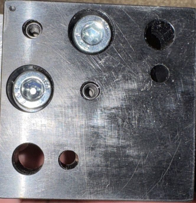 Industrial WorkPiece Guide Metal Block, Unbranded – a metal plate with three holes and two holes