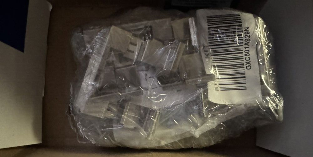 Wagner QuickStop ZD929A Front Disc Brake Pad Set for 2011 Subaru Outback – a box of plastic bags with a label on it