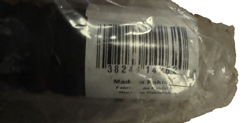 Dayco 81081 Flex Hose 1-1-4 X 15 1-2 – a piece of black plastic with a barcode on it