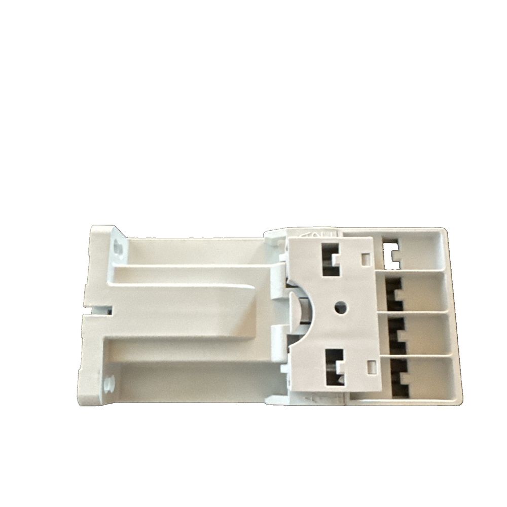 Allen-Bradley 100-E16QJ10 – a white plastic box with a latch