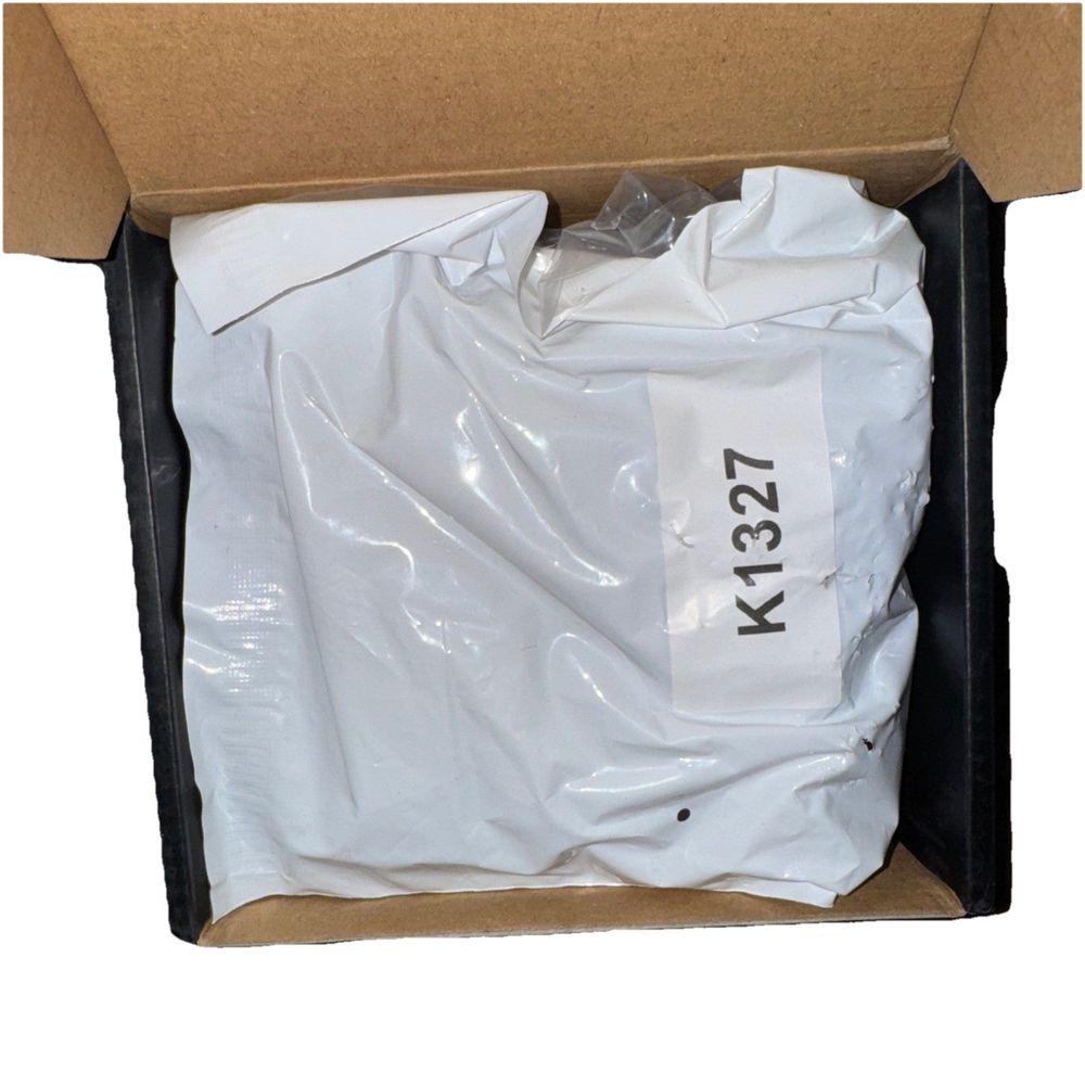D1734 Advanced Brakes Carbon Ceramic, Max – a box with a white shirt inside