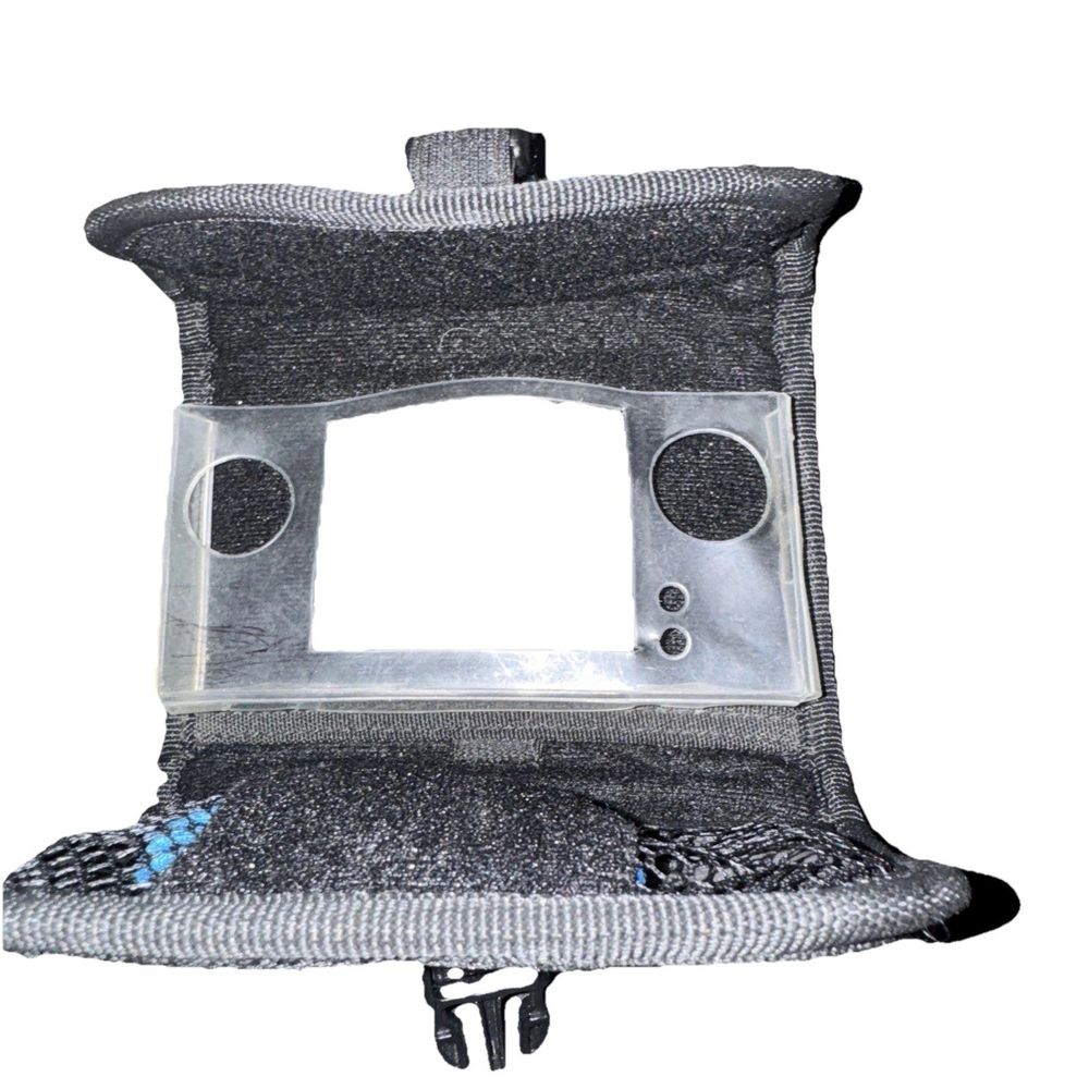Nintendo DS Carry Case, Unbranded – a gray and black cat house with a window