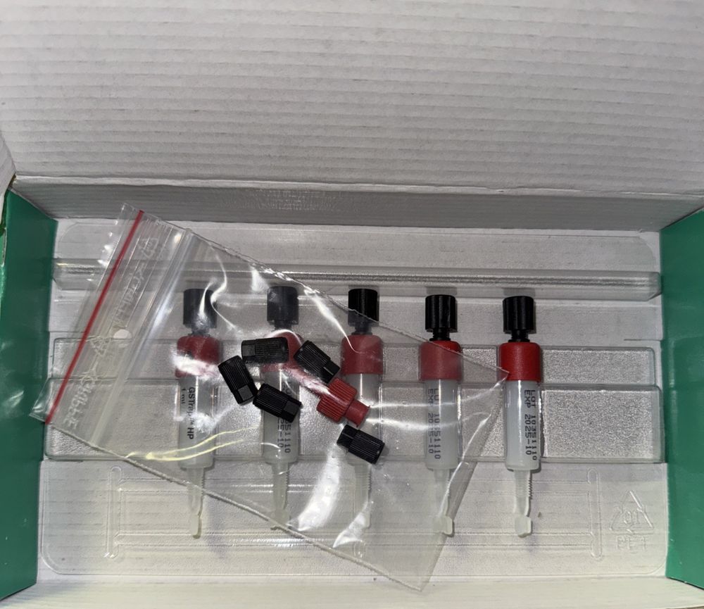 Cytiva 17528101 Gs Trap HP 5 x 1 Ml Expiry 2025-10 – a box with three different types of electrical equipment