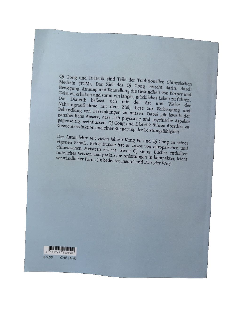 Die Qi Gong-Dit: Ernhrung und Bewegung nach der TCM, DaveyDooDeals – a book with a black and white title