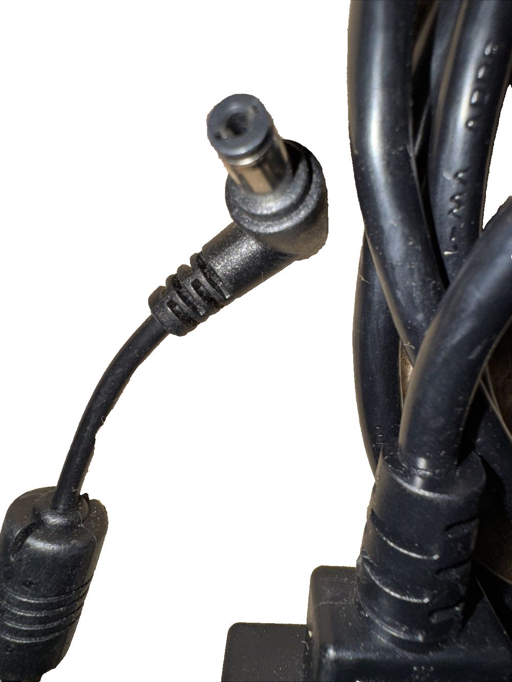 FSP040-RHAN3 Power Adapter 100-240V – a close up of a black metal object