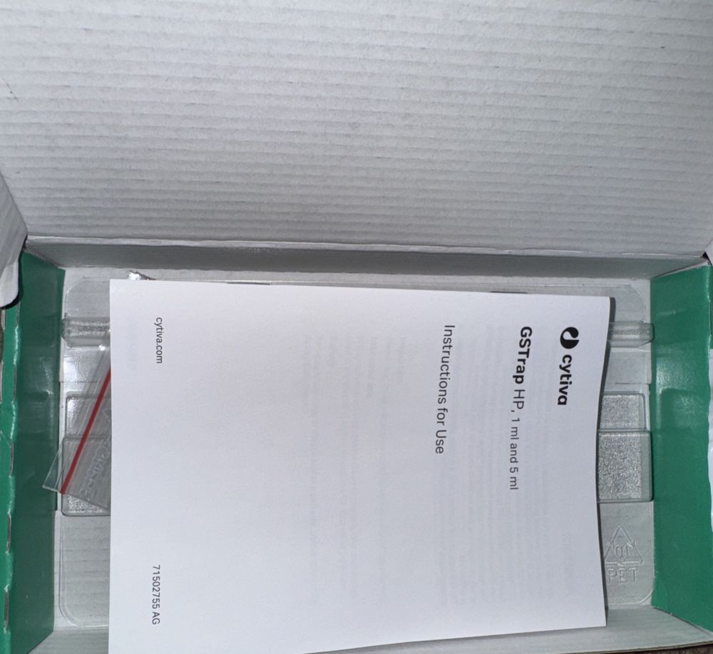 Cytiva 17528101 Gs Trap HP 5 x 1 Ml Expiry 2025-10 – a box with a white paper and a red pen