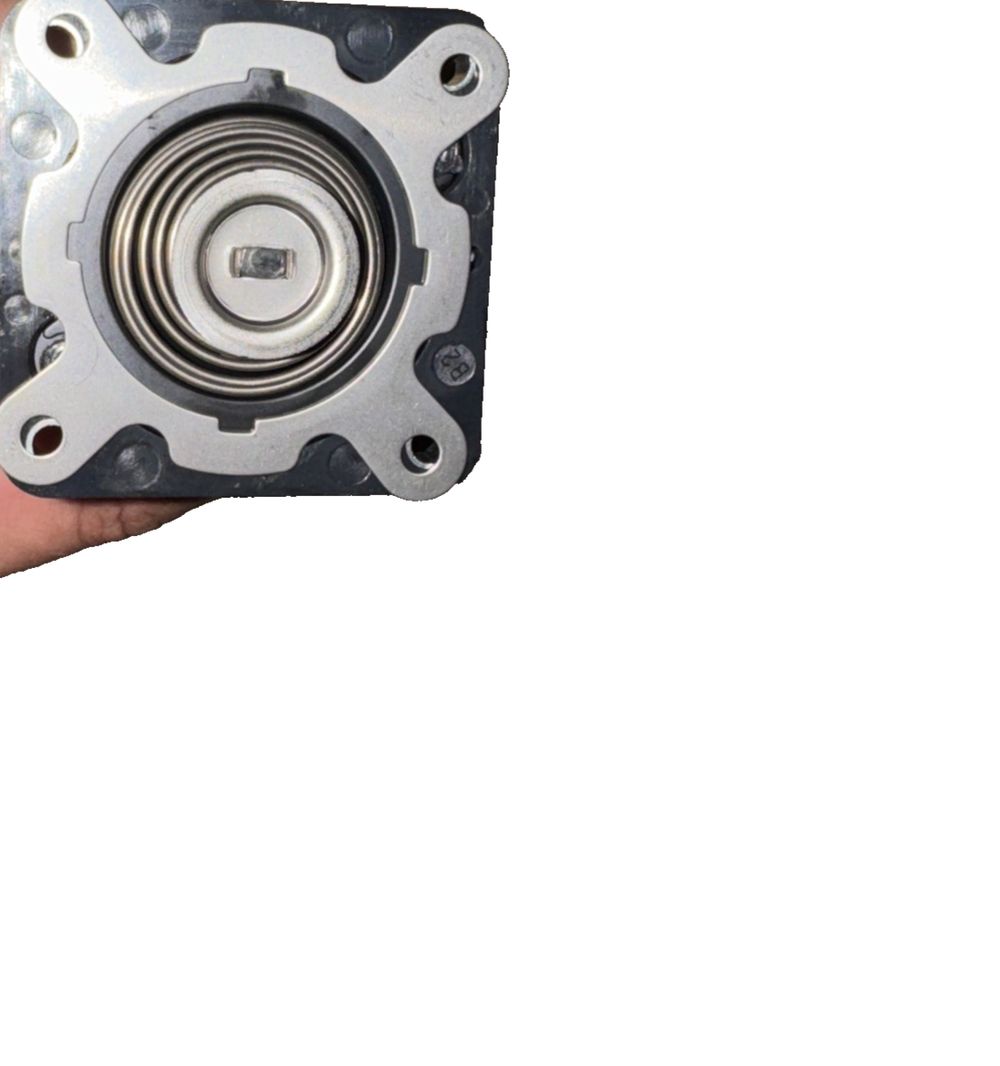 K5T70772 Exhaust Gas Recirculation Valve K5T70871 K5T70271 K5T70788 1J574-62706, Unbranded – a hand holding a metal ball bearing