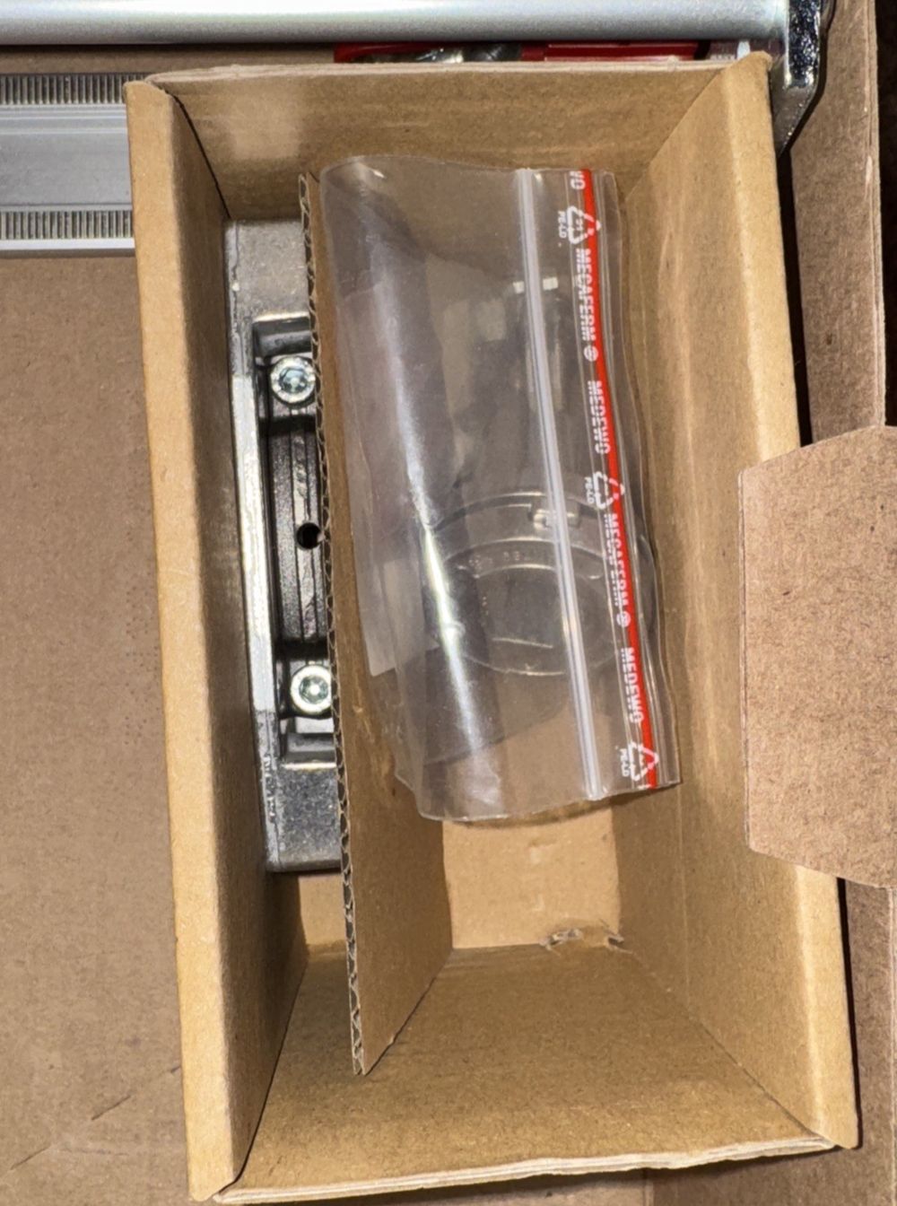 UGVL+SVKX24-MFT | Belimo | Control Valves, DaveyDooDeals – a box with a small glass in it