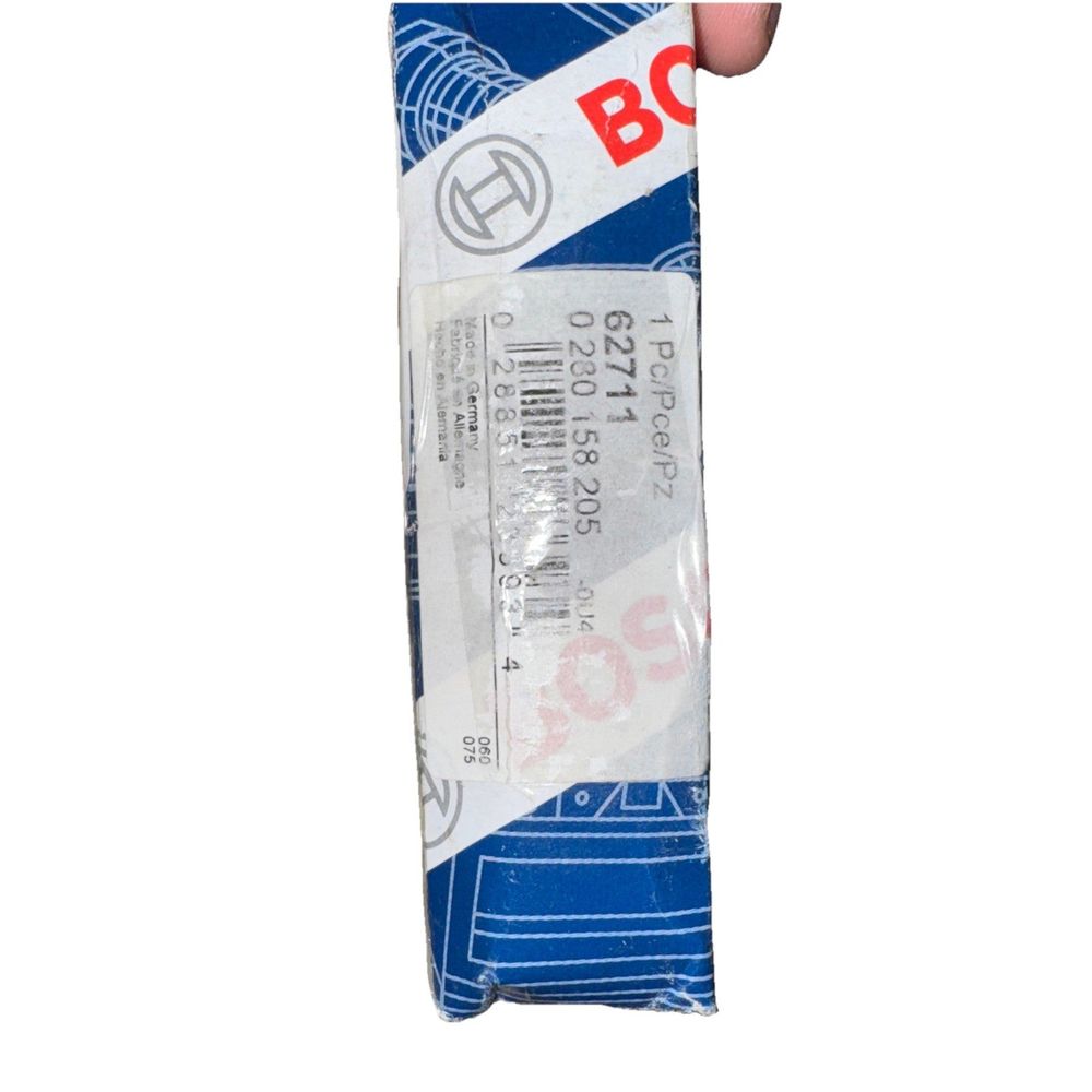 Bosch 62711 Bosch Gasoline Injector – a blue and white towel with a red and white stripe