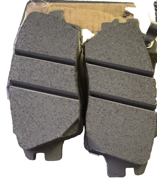 ACDelco Silver 14D1847CH Ceramic Front Disc Brake Pad Set – brake pads for the front of a car