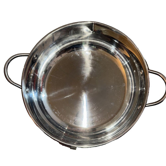 Stainless Steel Pan with Metal Handles, Unbranded – a silver plate with handles and handles