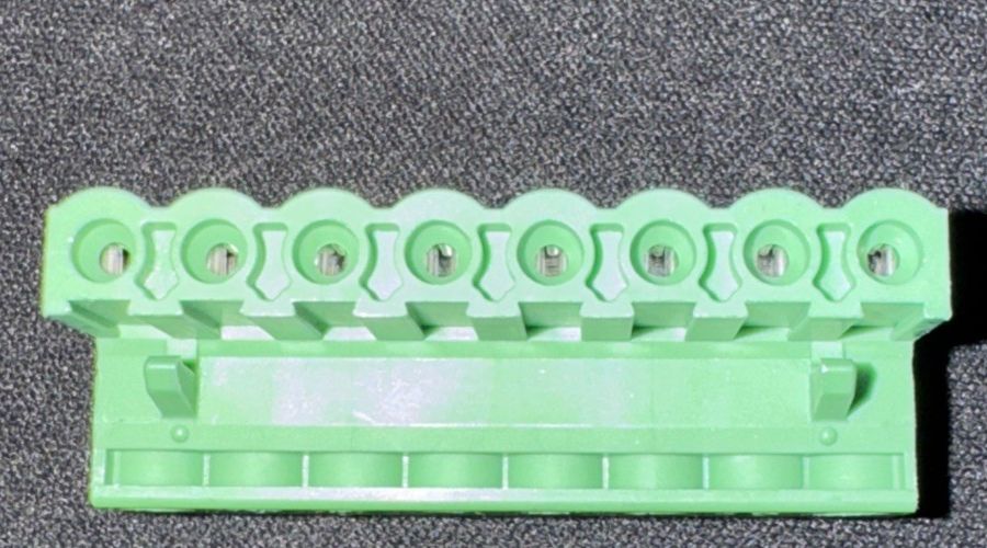 Phoenix Contact 1767077 MSTB 2.5-5.08 15 Pack – a green plastic terminal with four screws