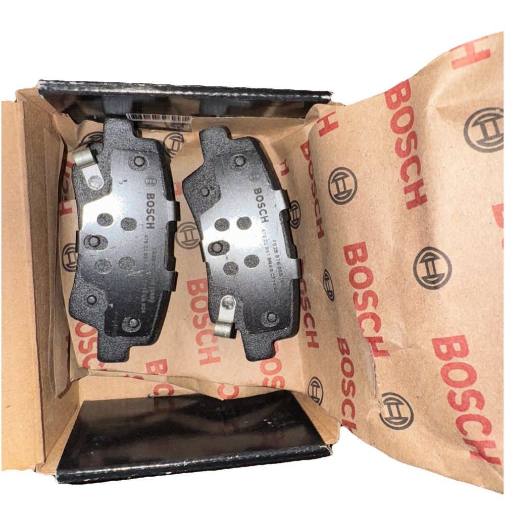 Bosch BC1544 QuietCast Premium Ceramic Disc Brake Pad Set – a pair of brake pads in a box