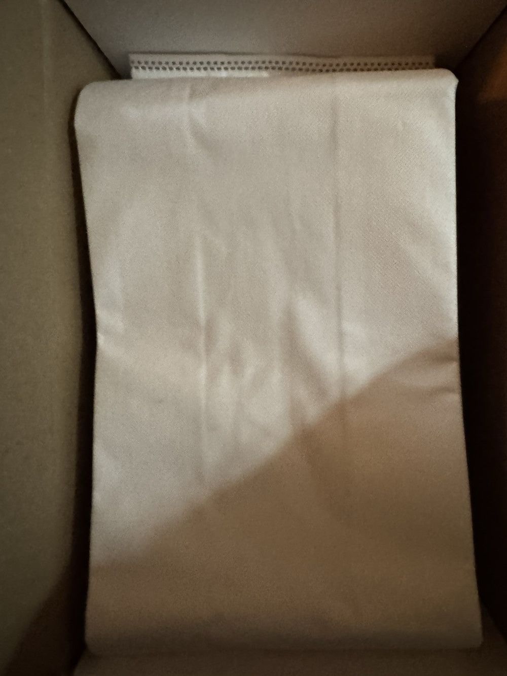 S-24940 Replacement Bags for Tornado Lightweight 6/PK Hepa Filter – a white box with a white cloth inside
