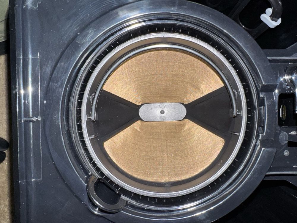 Braun KF5650BK PureFlavor 14-Cup Black & SS Programmable Coffee Maker – a close up of a speaker with a speaker cap